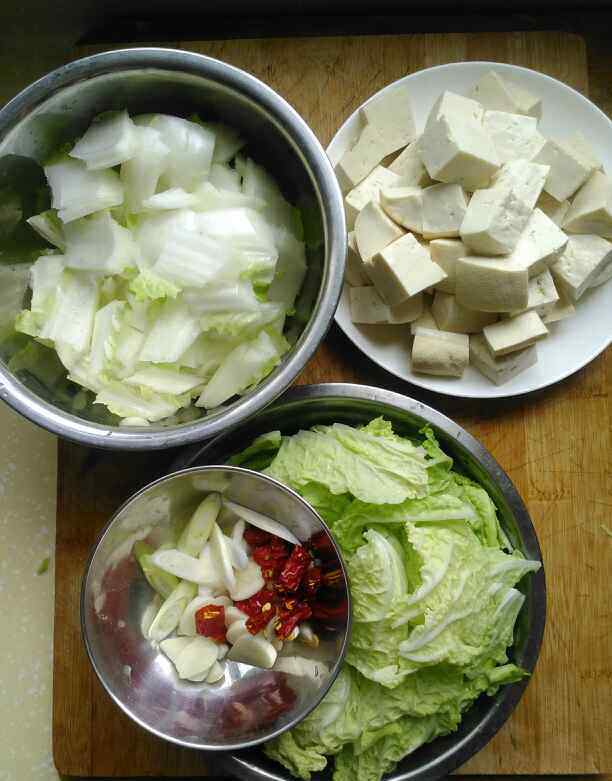 白菜炒豆腐的做法 白菜炒豆腐的家常做法 白菜炒豆腐食谱简单做法