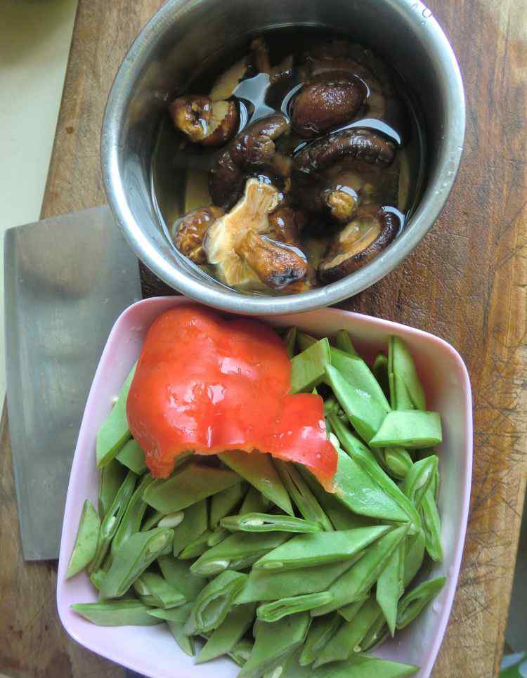 扁豆角怎么做好吃 蚝油香菇扁豆怎么做 蚝油香菇扁豆做法及配料