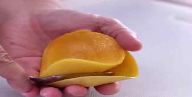 芒果怎么剥皮方便 芒果光速剥皮法做法和配方 芒果光速剥皮法配方与做法