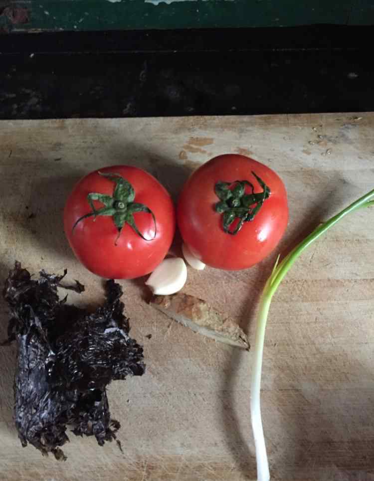 紫菜热量 减肥底热量紫菜西红柿汤的详细做法 减肥底热量紫菜西红柿汤的做法大全