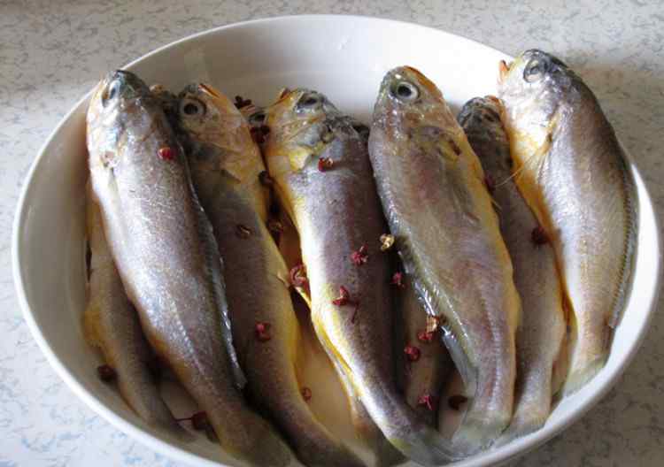 小黄鱼的做法家常做法 椒盐小黄鱼配方 椒盐小黄鱼做法和材料