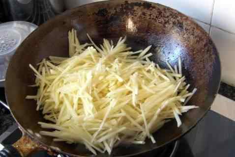 土豆丝的做法大全 香辣土豆丝做法和配方 香辣土豆丝做法详细步骤