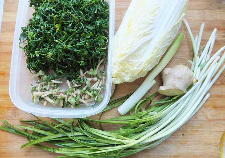 荠菜包饺子必须焯水吗 荠菜饺子简单又好吃的做法 荠菜饺子食谱做法大全