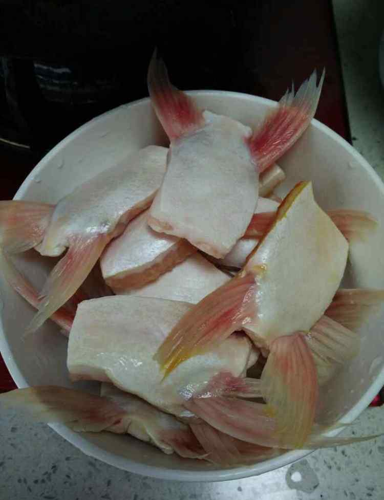 剁椒鱼鳍 剁椒鱼鳍的简单做法 剁椒鱼鳍做法和材料