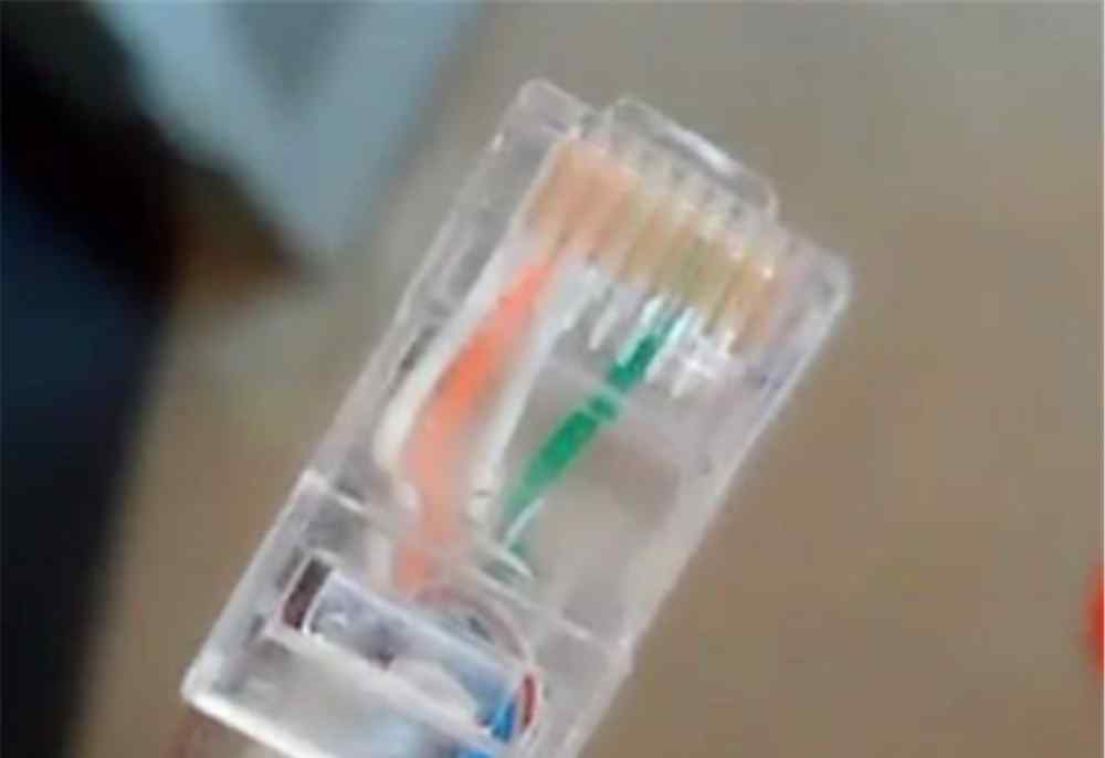 水晶头线序 接水晶头的时候，两端线序一样不行么？为什么中间要交换一下颜色？文章配图