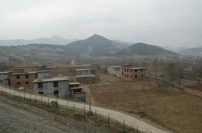 山东风水师 济南风水培训，好一个催官风水宝地，风水大师王君植在山东寻龙点穴实拍