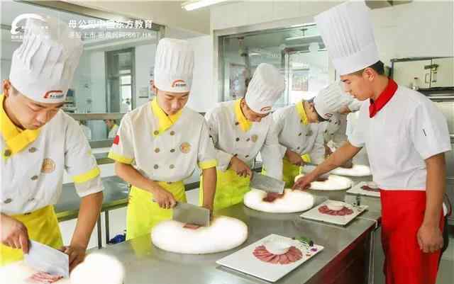学厨师哪里的学校好 选对学校很重要，新东方烹饪学校学厨师好在哪？