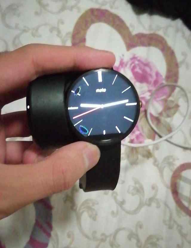 moto360手表 100元捡漏摩托罗拉360，圆形表盘好经典，无奈性能太羸弱