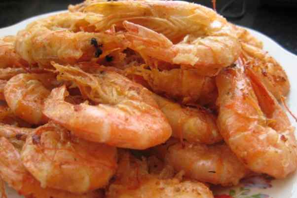 油炸虾 做油炸虾时，很多人只用面粉，错了，多加两种东西，虾更美味