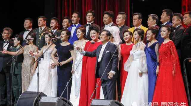 吕继宏老婆 80岁李双江的53岁妻子近照曝光，夫妻同台大秀恩爱文章配图