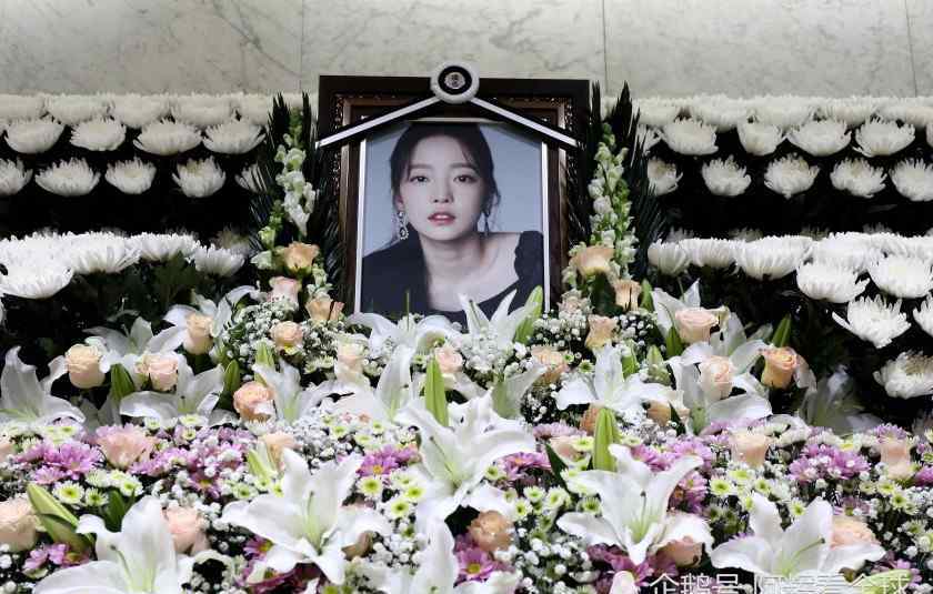 李钟郁 韩国明星—在关注中成长，也在关注中死亡