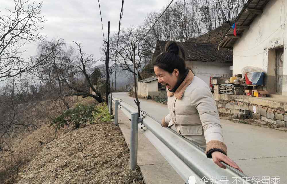 董心怡 尘肺病父亲下矿15年供女儿读大学，遭嘲讽：砍核桃树打棺材吧