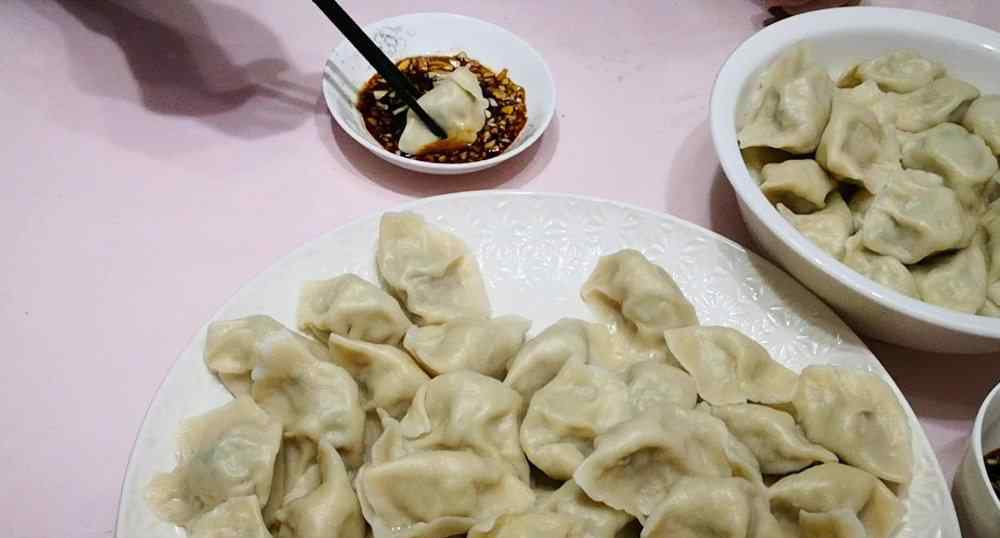 冷冻水饺怎么煮 冻饺子如何煮，用冷水还是沸水？教你正确方法，饺子不破皮不露馅