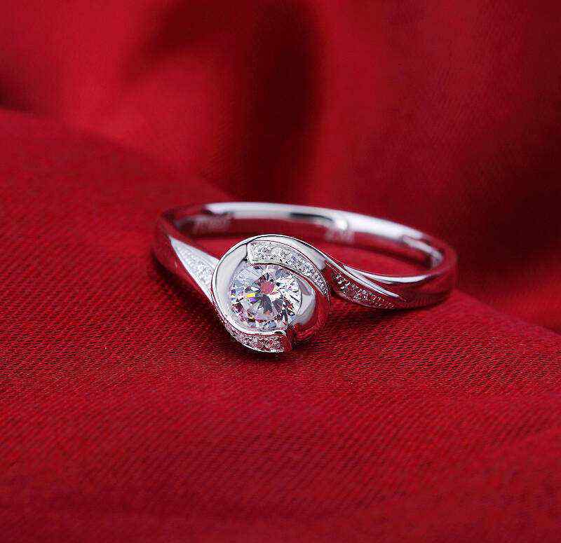 结婚戒指的戴法 女士婚戒的正确戴法介绍，婚戒选什么好的品牌女士婚戒的正确戴法介绍，婚戒选什么好的品牌