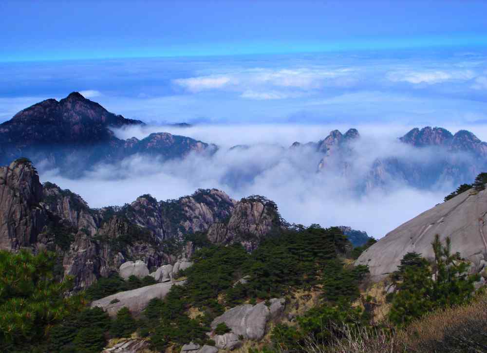 齐云山在哪 周末去哪里玩，安徽黄山市一日游，“五绝三瀑”登黄山