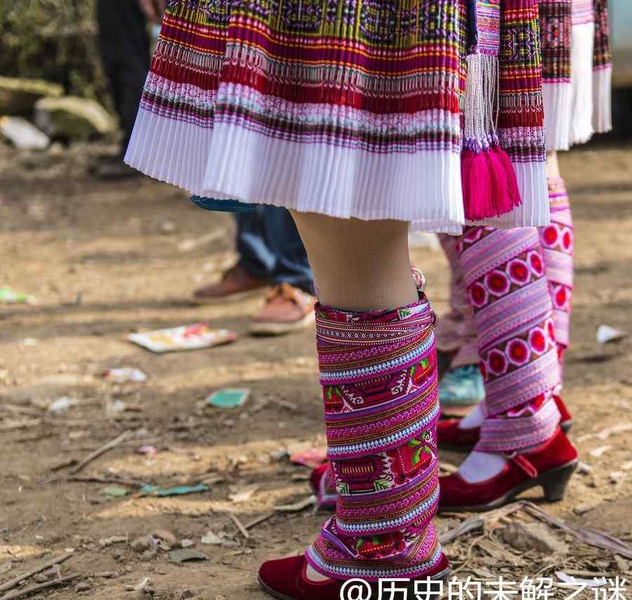 女人裹脚是从什么时候开始的 古代女子为什么要裹小脚？缠足是从什么时候兴起的？