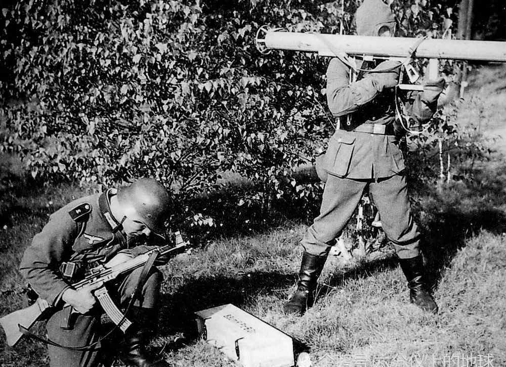 巴祖卡 “巴祖卡”的德国兄弟，要戴面具的火箭式反坦克步枪