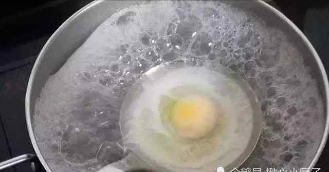 水煮蛋怎么做 煮鸡蛋怎么做才简单呢？厨师长教你4种方法，出锅完整不会碎