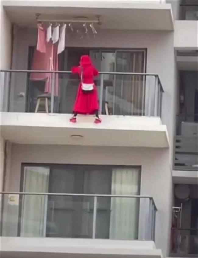 三亚女子25层阳台外跳舞坠楼 到底是什么状况？