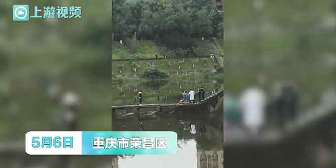 悲剧！重庆一男子走路看手机坠桥溺亡 目击者：分神导致一脚踩滑