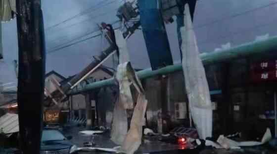 苏州现黑色龙卷风多处房屋受损 登上网络热搜了！
