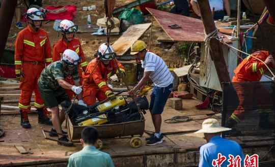 海南澄迈老城工地塌方续:被困两人仍生死不明