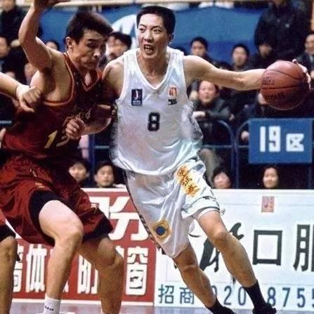 [小白熊社群]中国篮球传奇人物:二十年出一个姚明，百年才现胡卫东