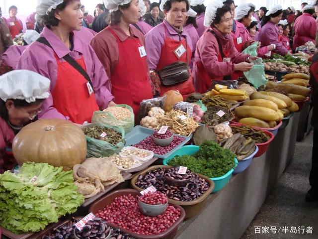 [半岛行者]走进朝鲜的农贸市场，商品种类丰富，营业员清一色都是大妈