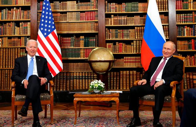 [新华社客户端]美俄首脑会晤：“回避”与“交锋”