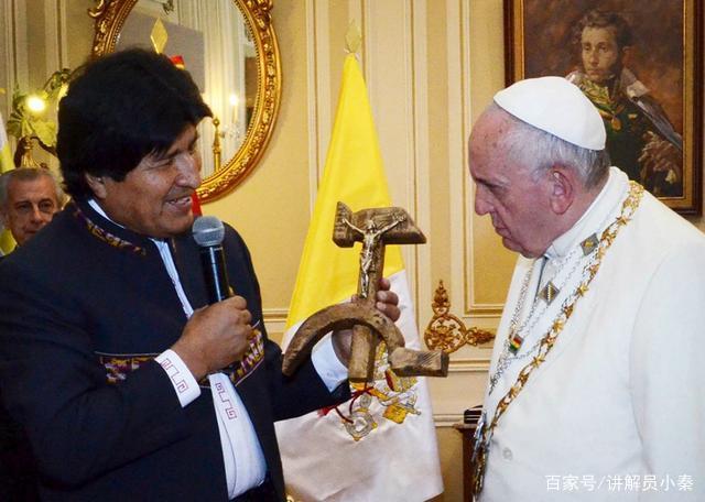 [讲解员小秦]喜欢共产主义十字架吗，教皇？它其实是一件艺术品