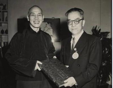 贵强说历史 打牌喝酒，拿到36个博士学位，一生毁誉参半，最后当上北大校长