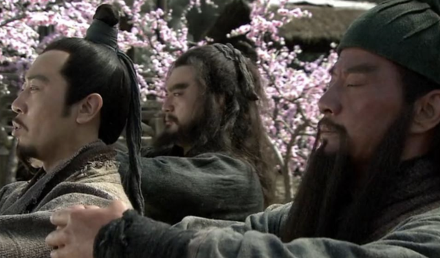 经史子谈 刘备明明实力最弱，为何手下却忠臣众多，虎将誓死效忠